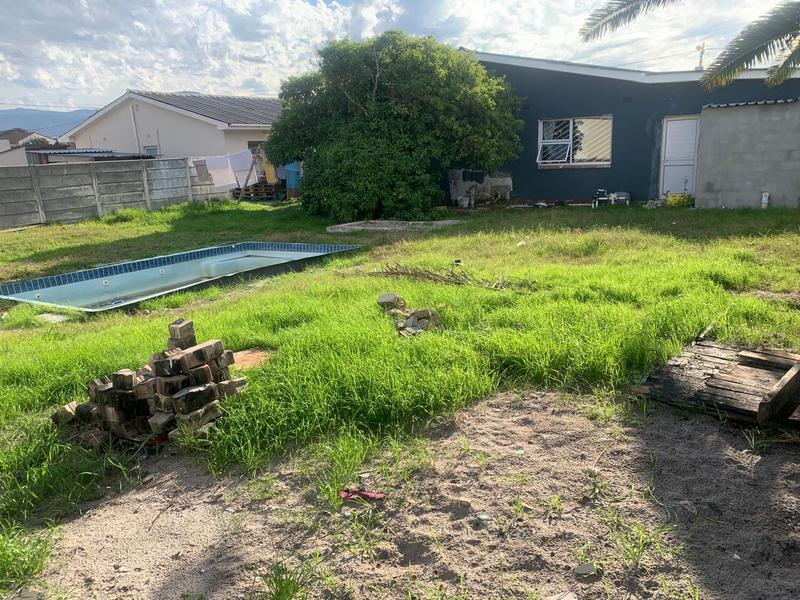 4 Bedroom Property for Sale in Grassy Park Western Cape